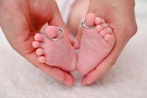 华容宝宝吃奶呕吐